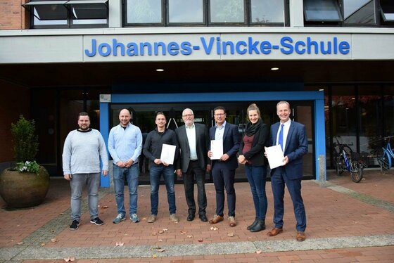 AVO unterzeichnet Kooperationsvereinbarung mit der Johannes-Vincke-Schule